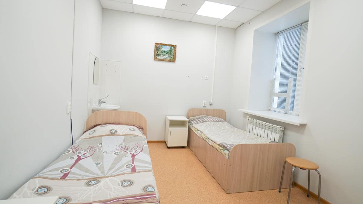 Кровати пансионата в клинике доктора Минеева